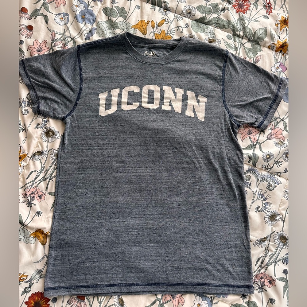 UConn Huskies Graphic Tee – Alta Gracia Fair Trade – Gray – Size M
